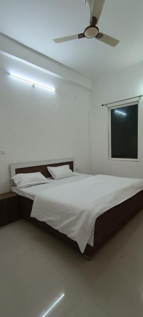 Geeta Dham Hotel Vrindāvan Exterior photo